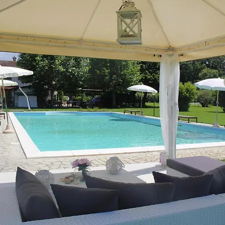In With Pool Capezzano Pianore