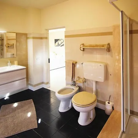 Apartment In With Pool *